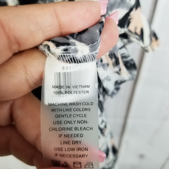 Sheer Sleeveless Blouse - Picture 8 of 8